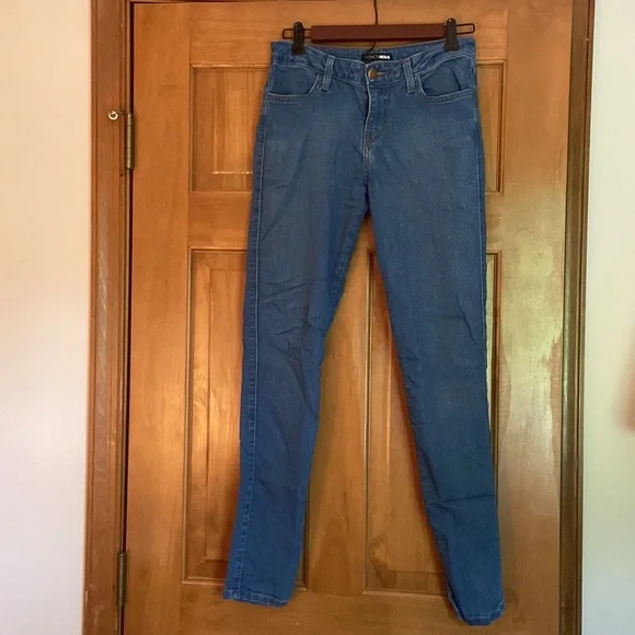 Fashionnova Mid-rise Skinny Jeans Medium Wash - Picture 3 of 6